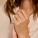 14kt verticale zegelring met patroon